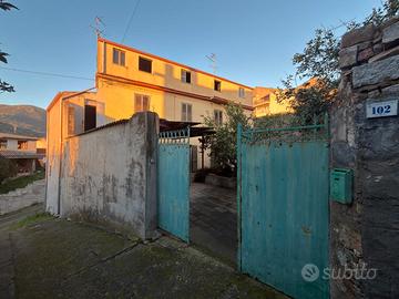 Arbus- Indipendente con ampio cortile