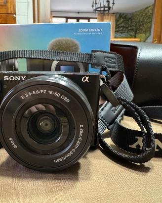 Sony ZV-E10 Kit + Grip Bluetooth (Solo 932 SCATTI)