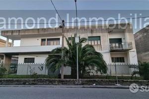 Intero stabile 700mq a Fiumefreddo di Sicilia