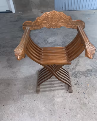 Poltrona Dantesca / Savonarola in legno intagliato