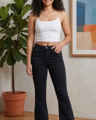 Jeans neri a gambe d'elefante. Taglia S. 