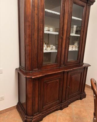 Credenza con vetrina antica