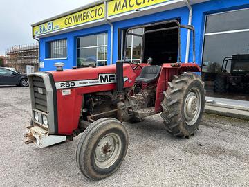 Massey Ferguson 260 con arco di protezione