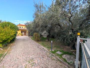 VILLA SINGOLA A CORIANO