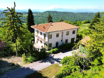Villa di 350 m² con più di 5 locali a Mombarcaro