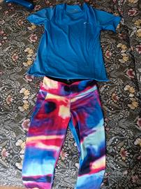 completo sportivo leggins hm e t-shirt nike