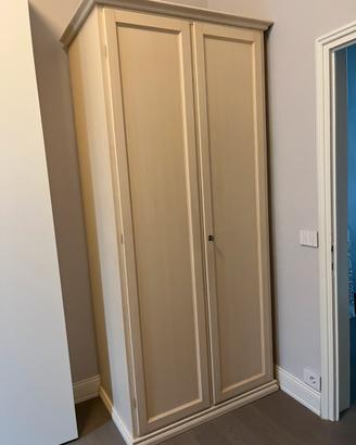 Armadio in legno pregiato per cameretta