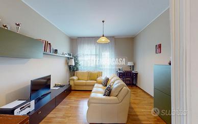 4 LOCALI! AMPIA METRATURA! LUMINOSO! ARREDATO!