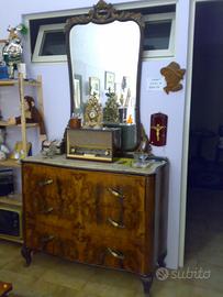 Antico Comò con specchiera