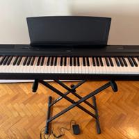 Pianoforte Yamaha P125 con stand e pedialiera