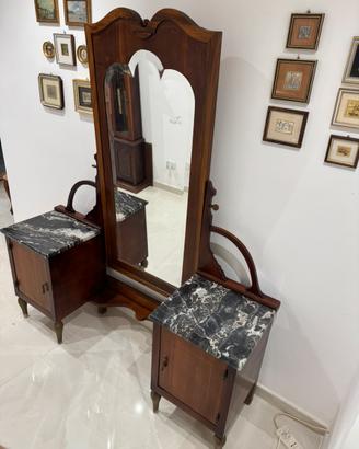 Elegante toeletta con specchio e marmi