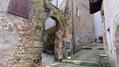 4 LOCALI A VICO NEL LAZIO