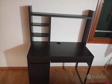 Scrivania IKEA MICKE  marrone-nero