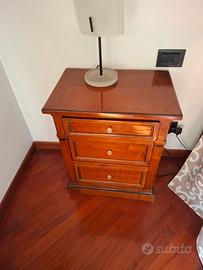Coppia comodini in stile e lampade