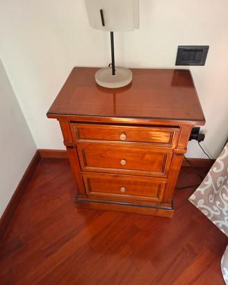 Coppia comodini in stile e lampade