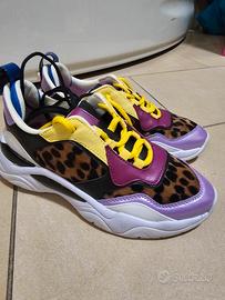 scarpe numero 39 Guess