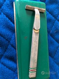 Rasoio in metallo da collezione