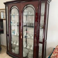 vetrina e tavolo stile inglese in mogano