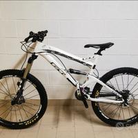 bicicletta MTB GT Force 