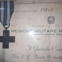 croce  e attestato   militari 