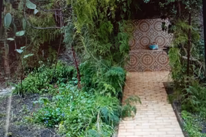 casa indipendente 4 vani +giardino zona Picanello 