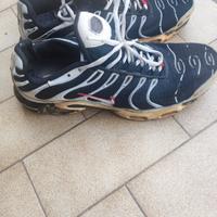 scarpe Nike TN bianco nere squalo 