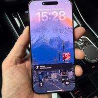 Iphone  16 pro max schermo crepato con cover apple