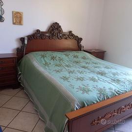Camera da letto in legno mass (letto/armadio/comò)