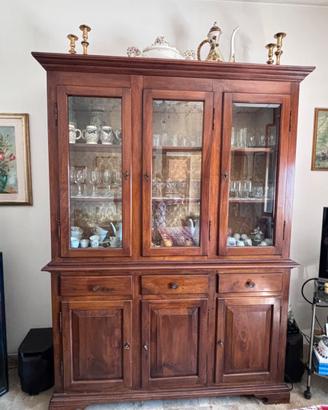 Credenza in legno da restaurare