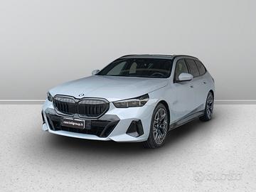 BMW Serie 5 G61 2024 Touring - 520d Touring U13962