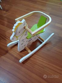 Cavallo a dondolo in legno