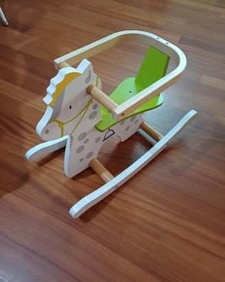 Cavallo a dondolo in legno