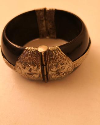 Bracciale indiano in legno di cocco e argento.