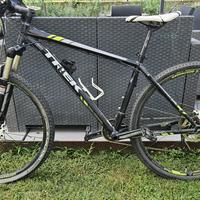 Bicicletta mountain bike sport
