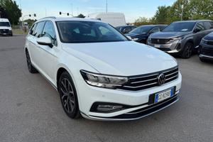 Volkswagen Passat Variant 2.0 TDI SCR 200 CV DSG E
