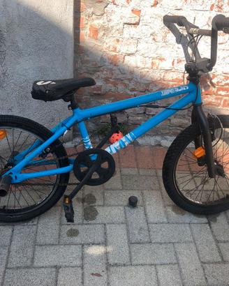 bici blu trick