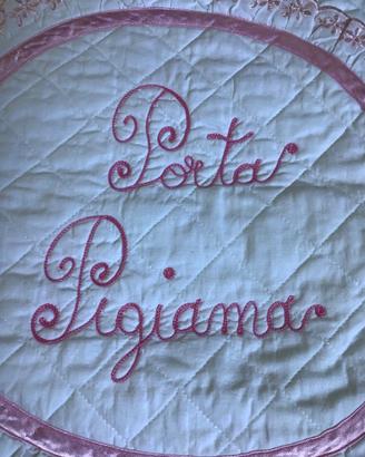 Porta pigiama ricamato