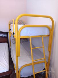 letto a castello in acciaio completo di materassi