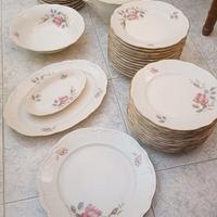 Servizio da tavola in porcellana.