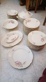 Servizio da tavola in porcellana.