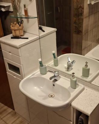 Cucina completa  , bagno e varie