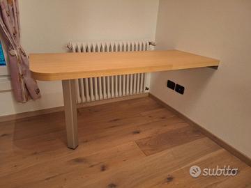 Scrivania in legno da muro