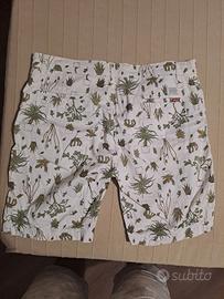 bermuda chino levis