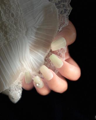 Manicure indossabile realizzata interamente a mano