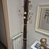 Vaso di vetro alto, più decorazioni