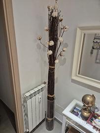 Vaso di vetro alto, più decorazioni