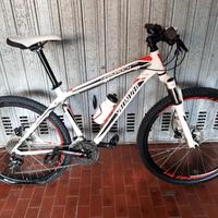 mountain bike Specialized hardrock sport