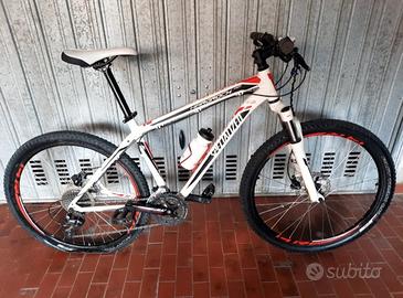 mountain bike Specialized hardrock sport