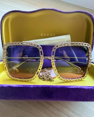 Occhiali da sole Gucci GG1033S con catena e cuore