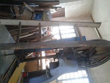 Antica scala a pioli per ornamenti arredo